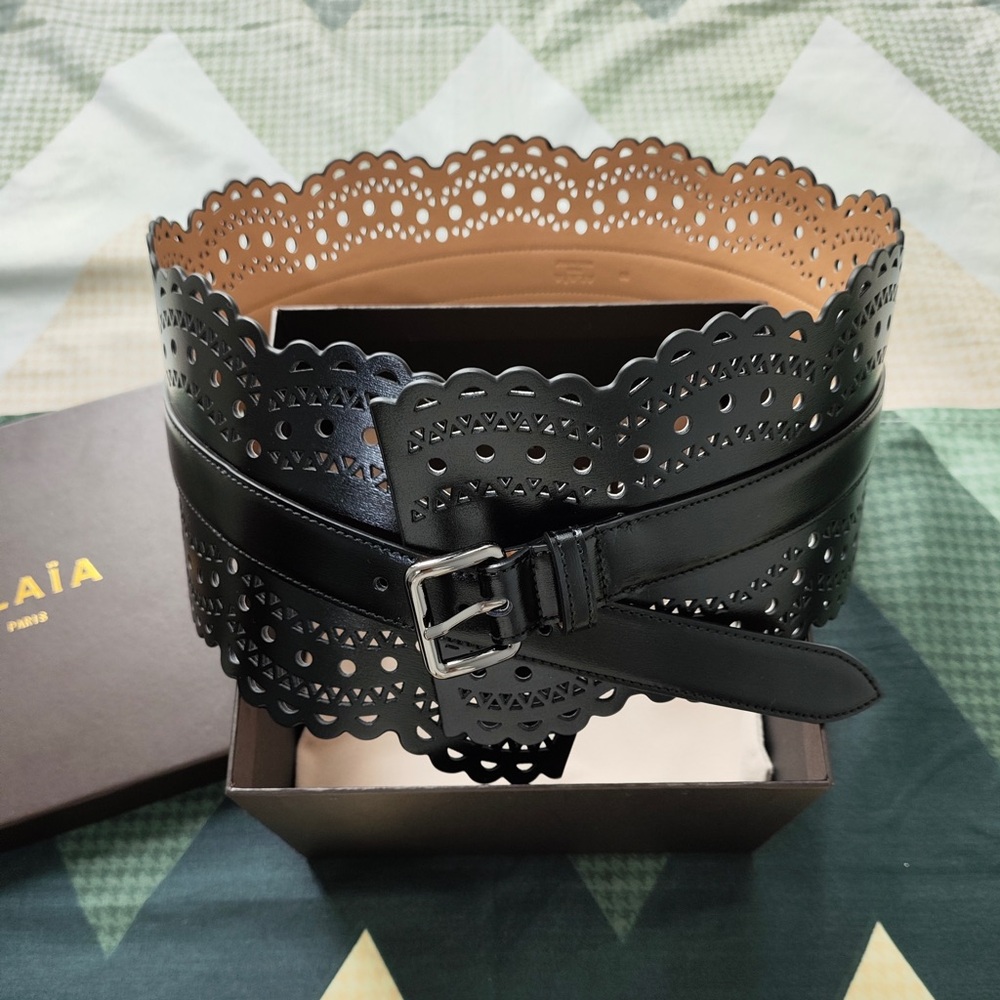 Alaia Black Laser-Cut Scalloped Leather Corset Belt